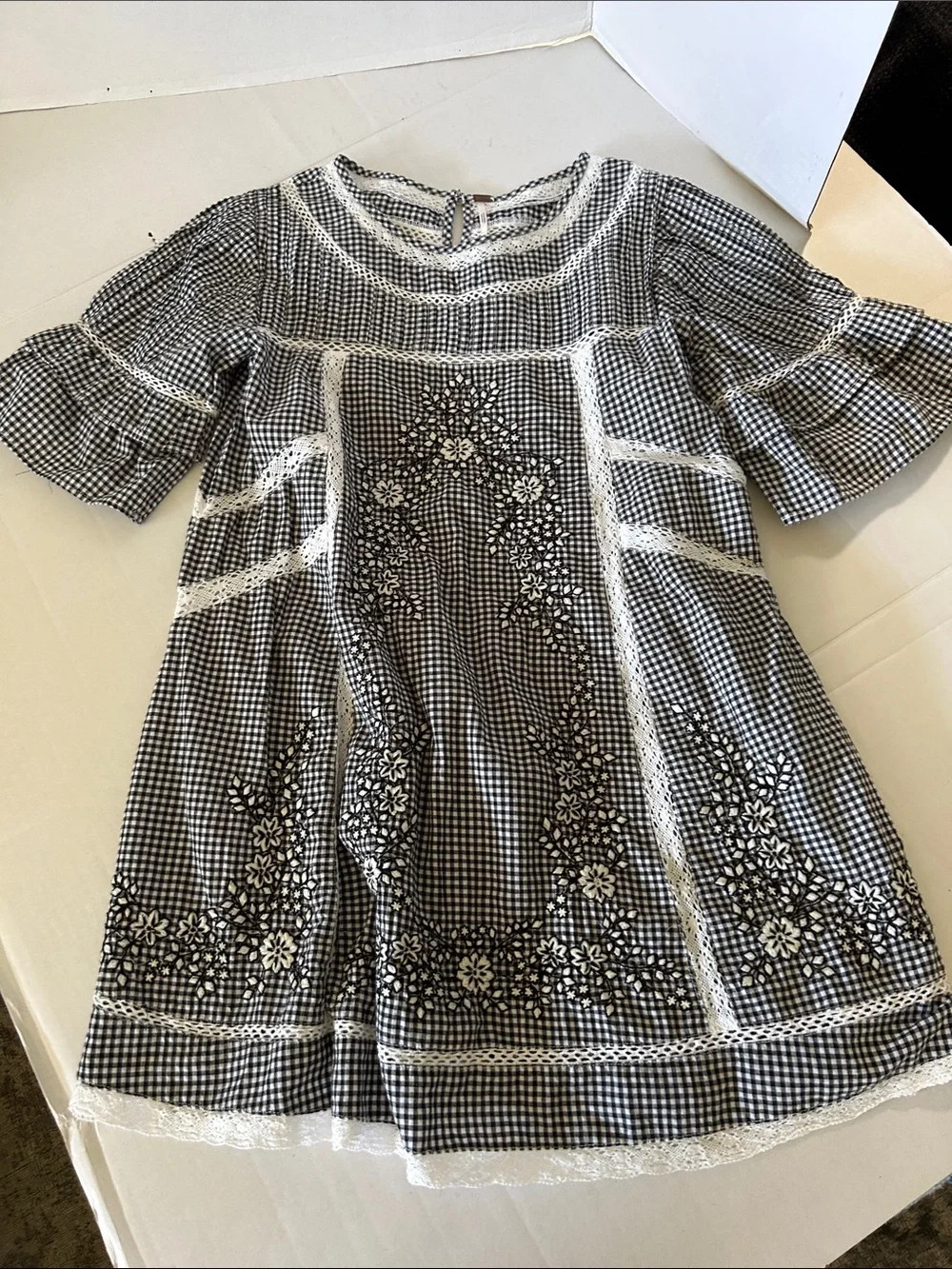 FREE PEOPLE SUNNY DAY DRESS BLACK & WHITE FLORAL EMBROIDERY & LACE DETAILS SZ XS